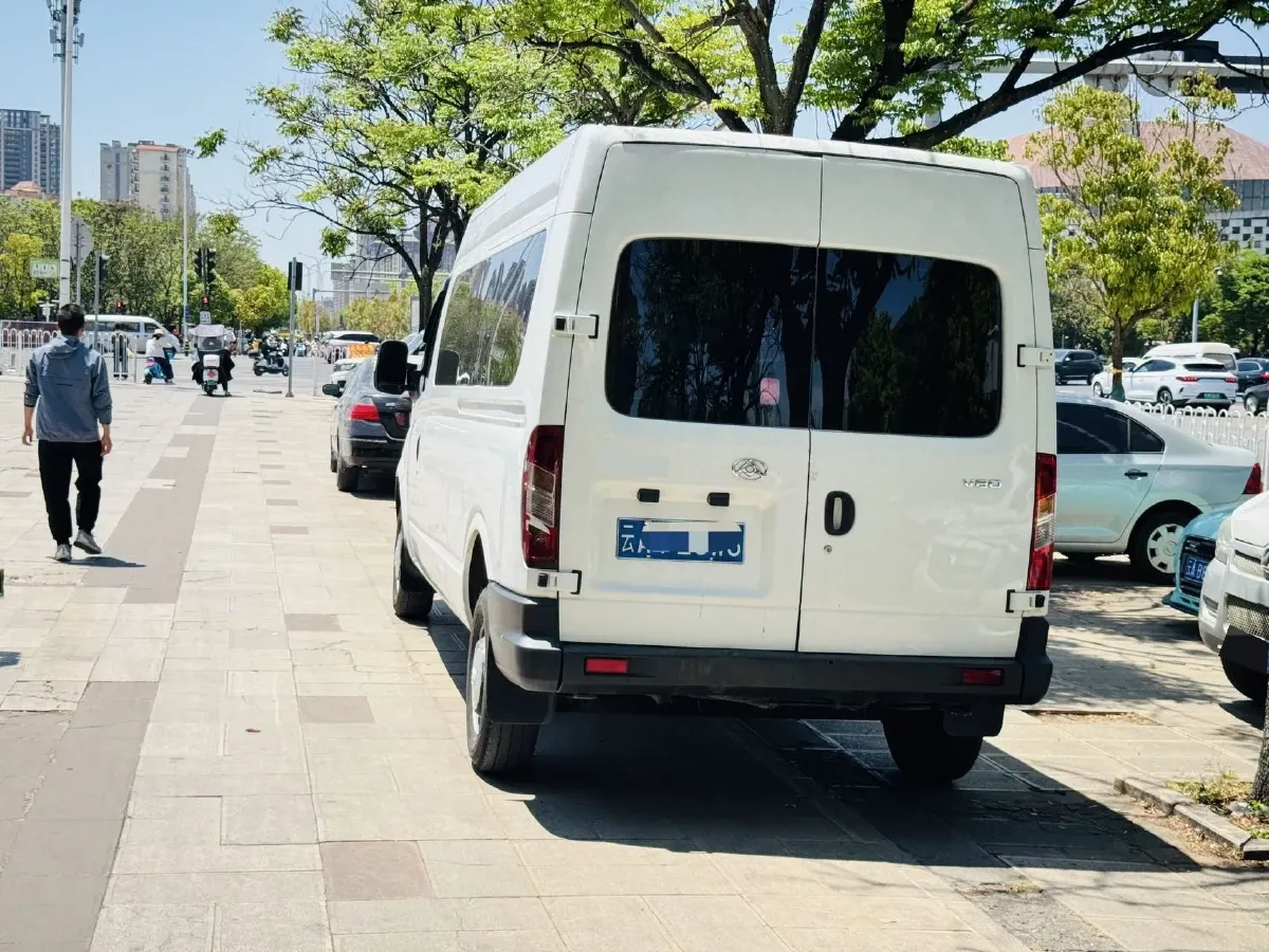 2020 MAXUS XinTu V80 2.5T 136HP L4 6MT,autocango,china used car exporter,china ev exporter,chinese used car exporter,chinese used ev exporter
