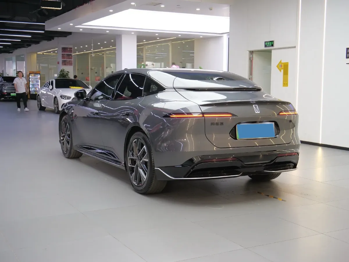 2025 Avatr 06 REEV 156HP REEV,autocango,china used car exporter,china ev exporter,chinese used car exporter,chinese used ev exporter