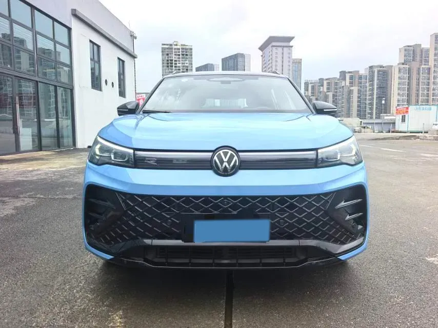 2024 Volkswagen Tiguan L 2.0T 220HP L4 7DCT,autocango,china used car exporter,china ev exporter,chinese used car exporter,chinese used ev exporter
