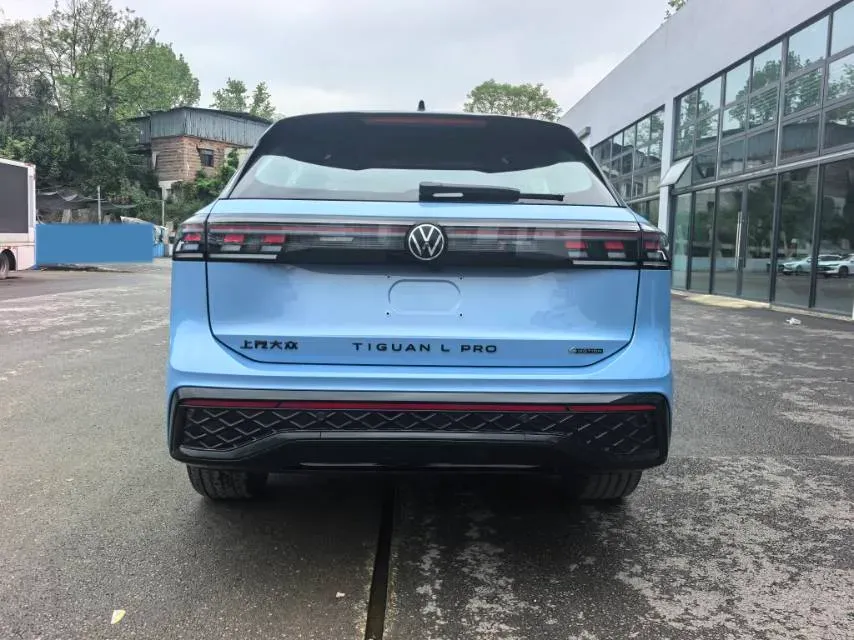 2024 Volkswagen Tiguan L 2.0T 220HP L4 7DCT,autocango,china used car exporter,china ev exporter,chinese used car exporter,chinese used ev exporter