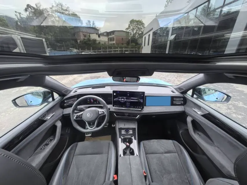 2024 Volkswagen Tiguan L 2.0T 220HP L4 7DCT,autocango,china used car exporter,china ev exporter,chinese used car exporter,chinese used ev exporter