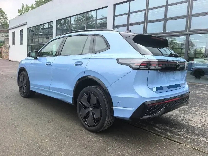 2024 Volkswagen Tiguan L 2.0T 220HP L4 7DCT,autocango,china used car exporter,china ev exporter,chinese used car exporter,chinese used ev exporter