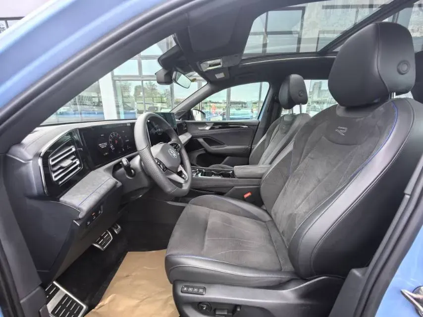 2024 Volkswagen Tiguan L 2.0T 220HP L4 7DCT,autocango,china used car exporter,china ev exporter,chinese used car exporter,chinese used ev exporter