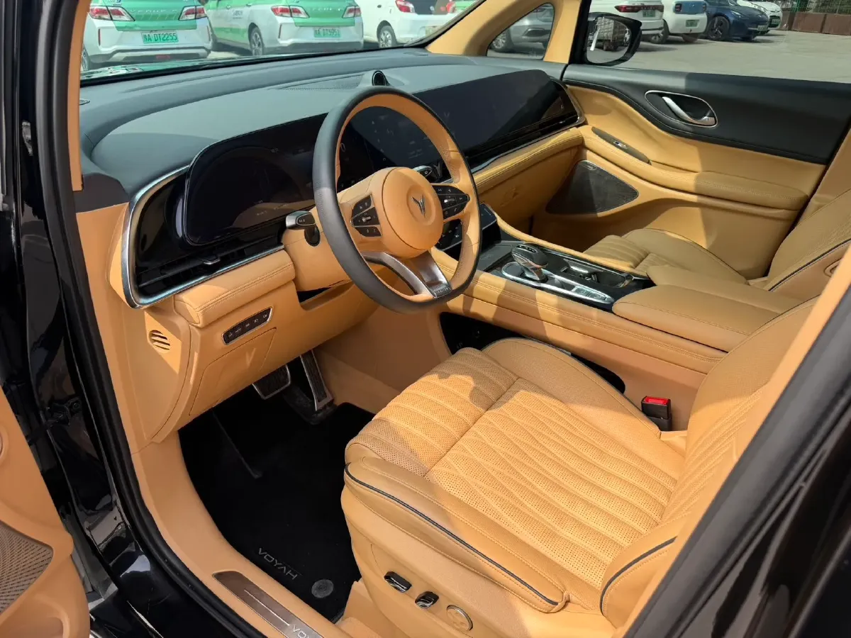 2022 Voyah Dream 1.5T 136HP L4 PHEV 25.57KWH,autocango,china used car exporter,china ev exporter,chinese used car exporter,chinese used ev exporter