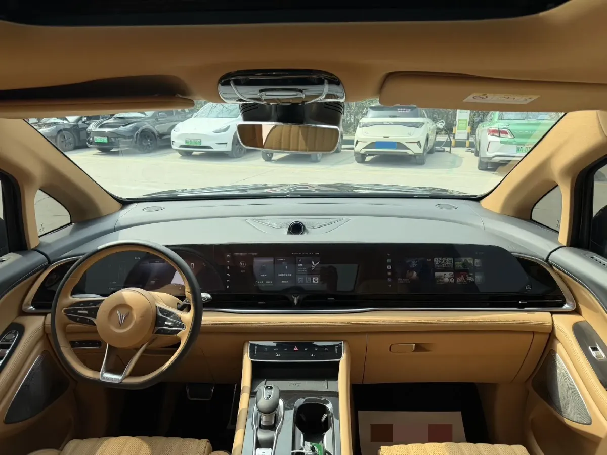 2022 Voyah Dream 1.5T 136HP L4 PHEV 25.57KWH,autocango,china used car exporter,china ev exporter,chinese used car exporter,chinese used ev exporter