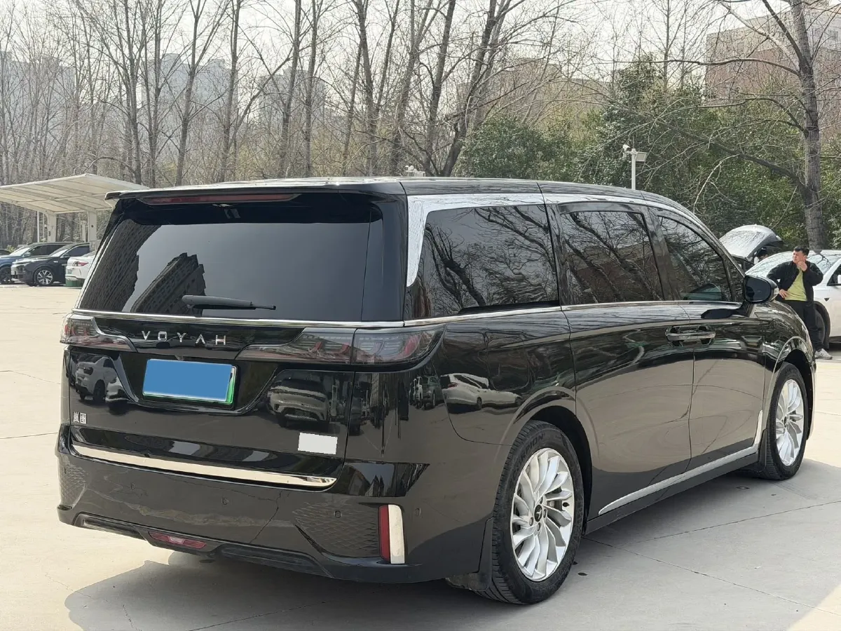 2022 Voyah Dream 1.5T 136HP L4 PHEV 25.57KWH,autocango,china used car exporter,china ev exporter,chinese used car exporter,chinese used ev exporter