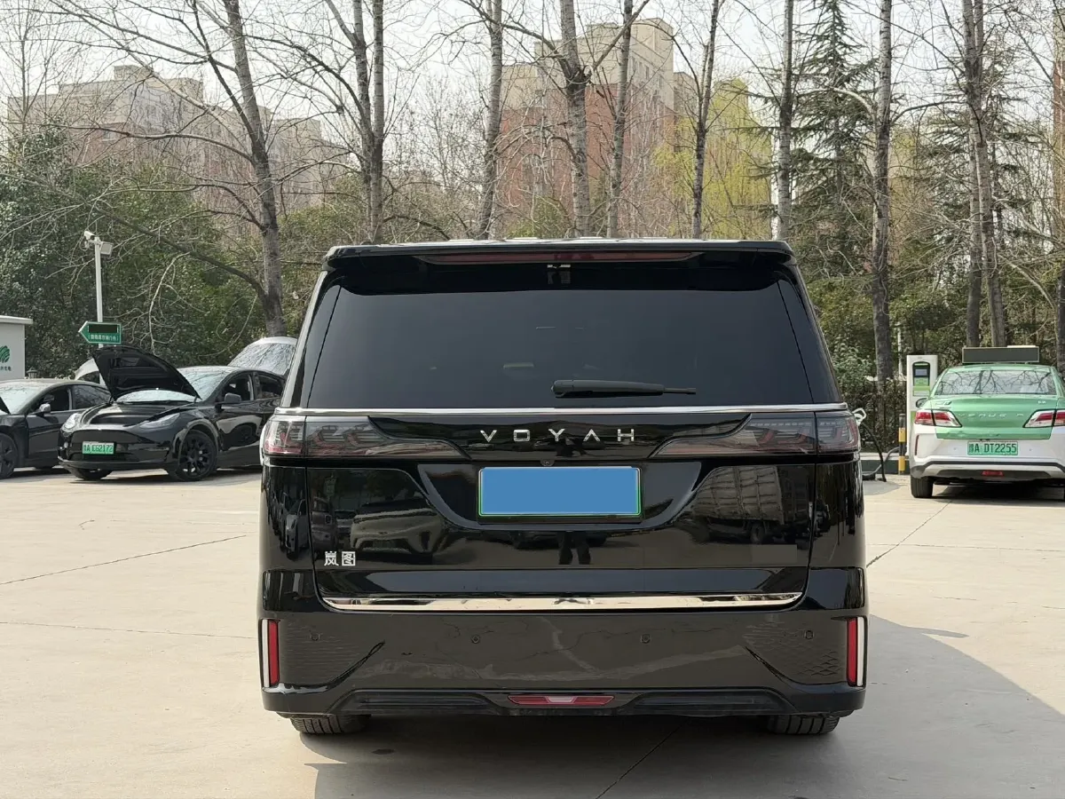 2022 Voyah Dream 1.5T 136HP L4 PHEV 25.57KWH,autocango,china used car exporter,china ev exporter,chinese used car exporter,chinese used ev exporter