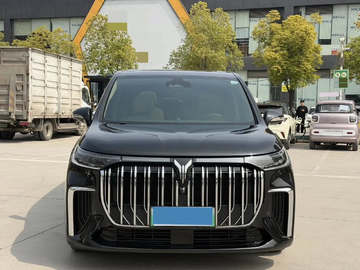 2022 Voyah Dream 1.5T 136HP L4 PHEV 25.57KWH,autocango,china used car exporter,china ev exporter,chinese used car exporter,chinese used ev exporter
