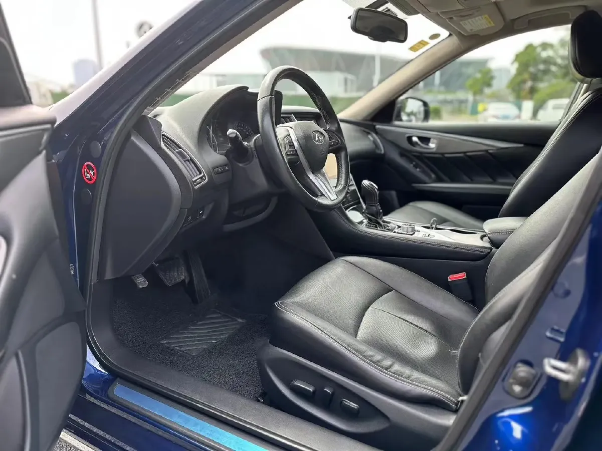 2018 Jeep Grand Commander 2.0T 265HP L4 9AT,autocango,china used car exporter,china ev exporter,chinese used car exporter,chinese used ev exporter