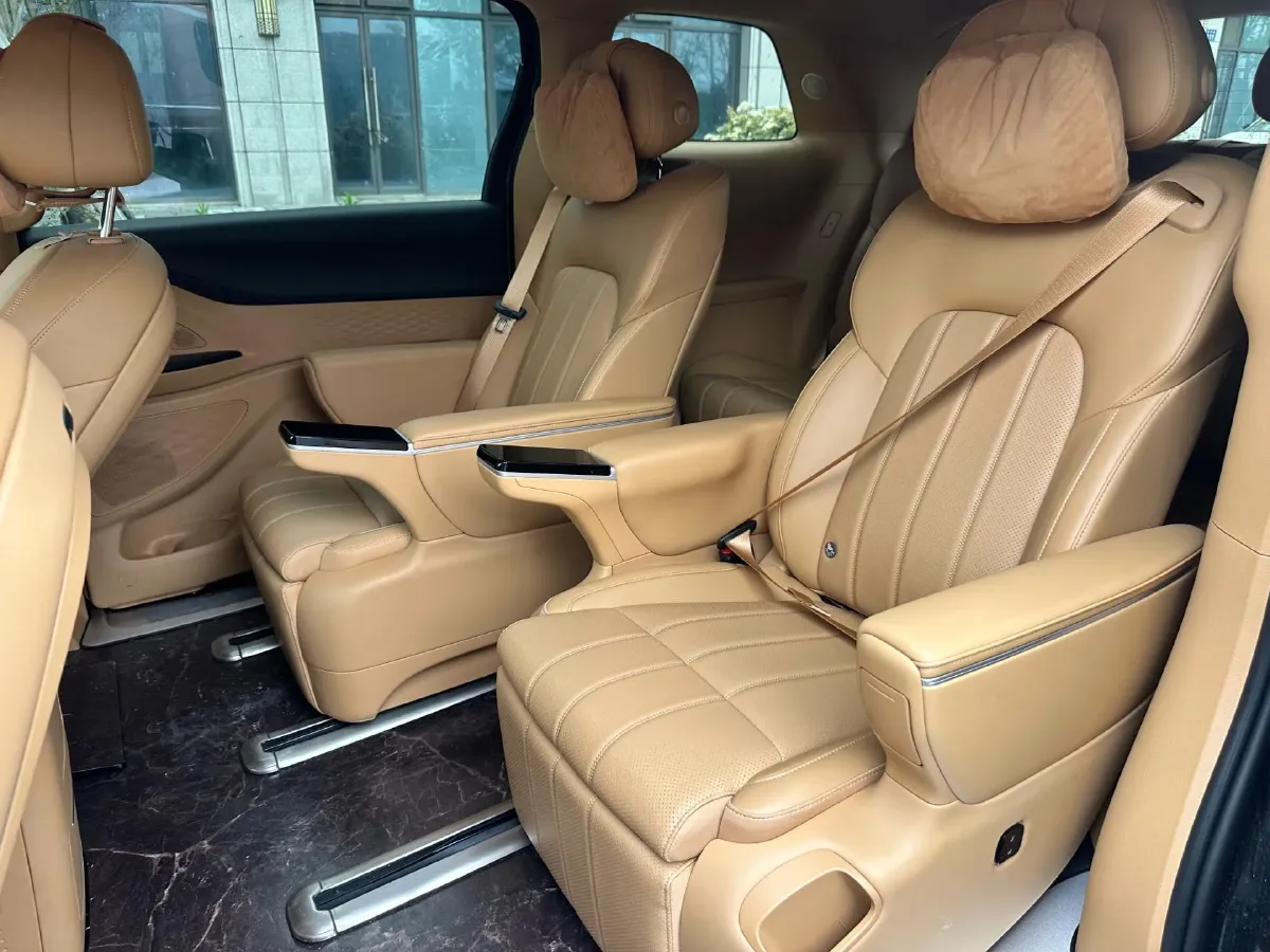 2025 Voyah Dream 1.5T 150HP L4 PHEV 41.7KWH,autocango,china used car exporter,china ev exporter,chinese used car exporter,chinese used ev exporter