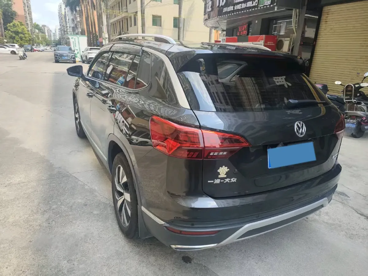 2019 Jeep Cherokee 2.0T 234HP L4 9AT,autocango,china used car exporter,china ev exporter,chinese used car exporter,chinese used ev exporter