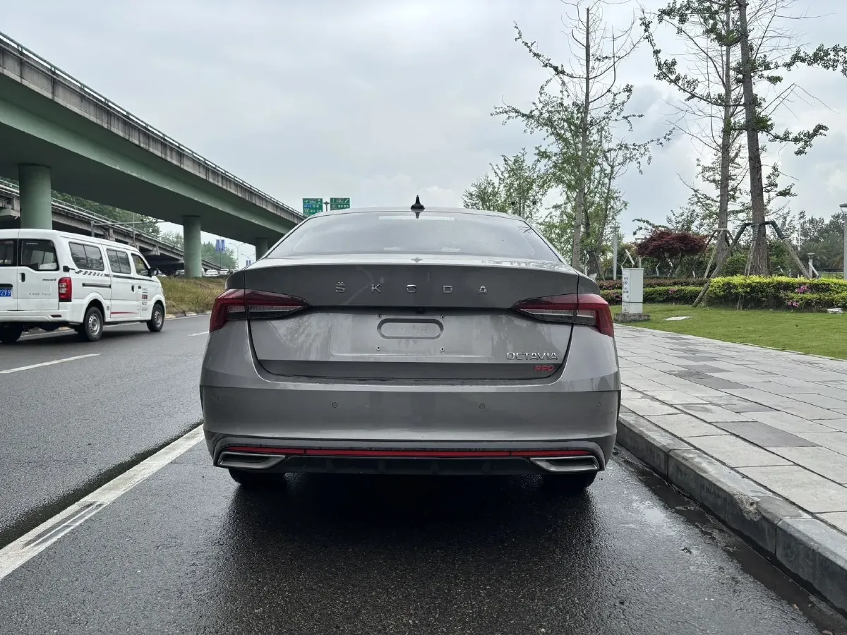 2021 Skoda Octavia 1.4T 150HP L4 7DCT,autocango,china used car exporter,china ev exporter,chinese used car exporter,chinese used ev exporter