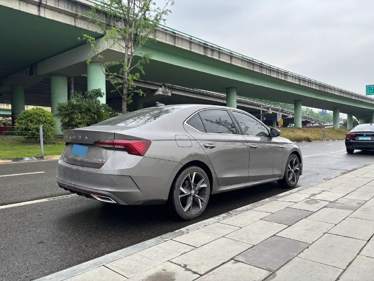 2021 Skoda Octavia 1.4T 150HP L4 7DCT,autocango,china used car exporter,china ev exporter,chinese used car exporter,chinese used ev exporter