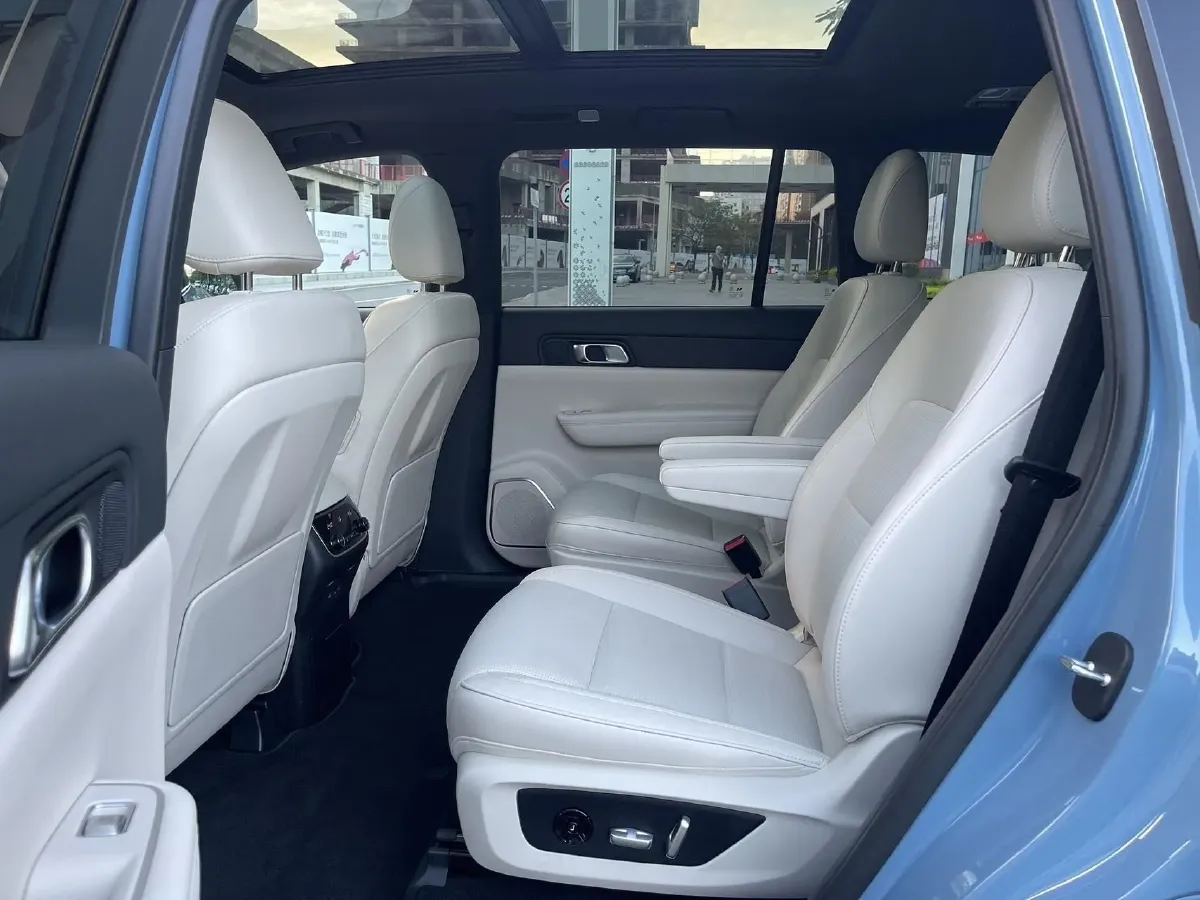 2021 Li ONE Range Extended 131HP REEV 40.5KWH,autocango,china used car exporter,china ev exporter,chinese used car exporter,chinese used ev exporter