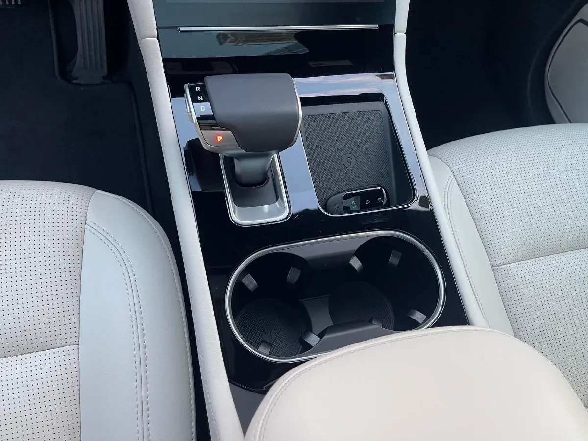 2021 Li ONE Range Extended 131HP REEV 40.5KWH,autocango,china used car exporter,china ev exporter,chinese used car exporter,chinese used ev exporter