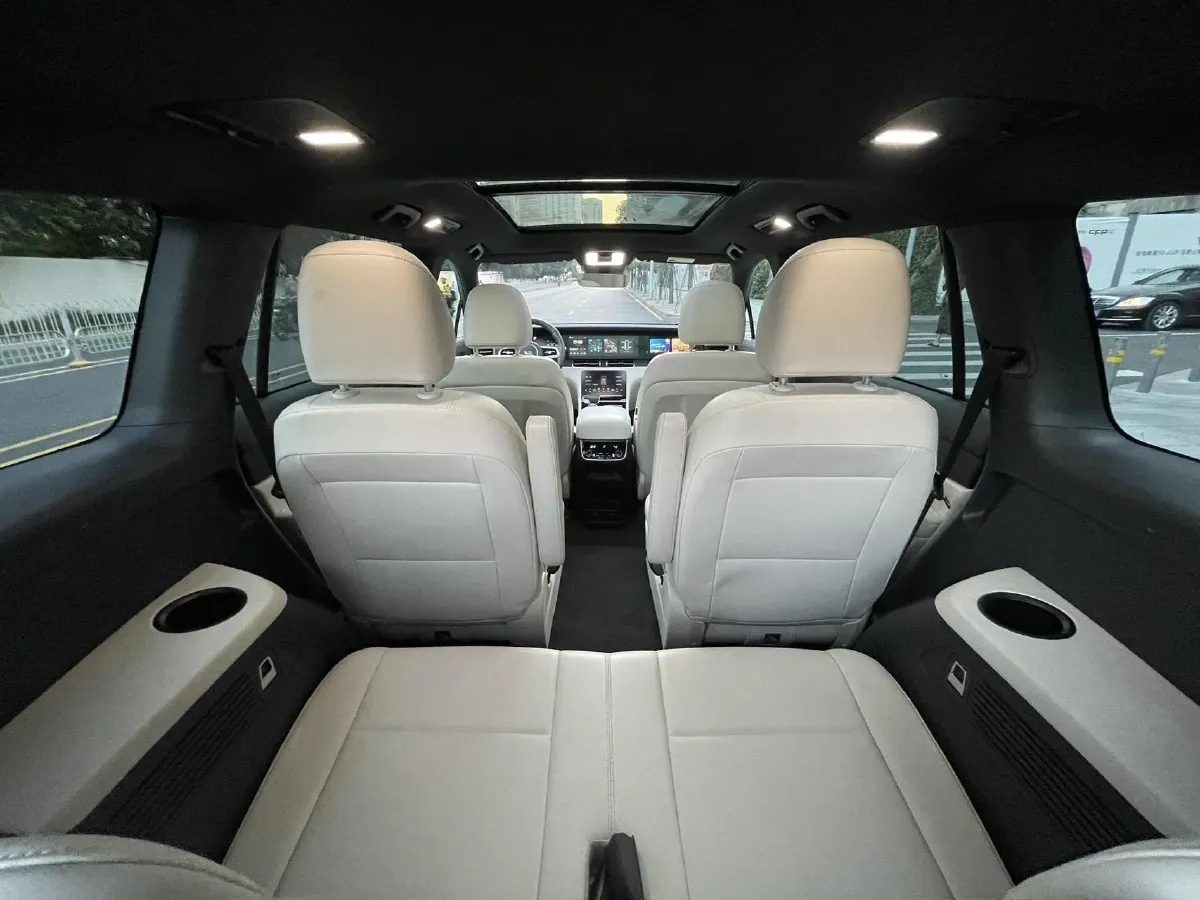 2021 Li ONE Range Extended 131HP REEV 40.5KWH,autocango,china used car exporter,china ev exporter,chinese used car exporter,chinese used ev exporter