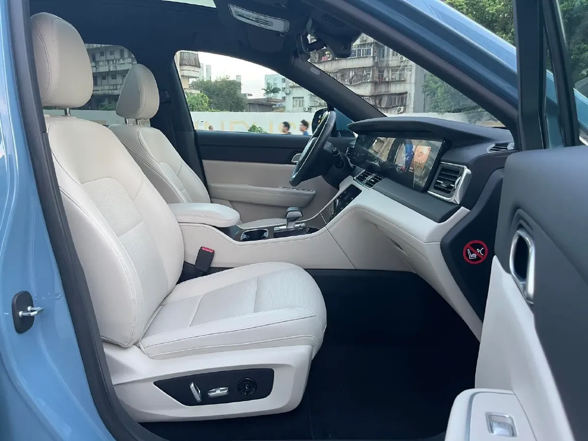 2021 Li ONE Range Extended 131HP REEV 40.5KWH,autocango,china used car exporter,china ev exporter,chinese used car exporter,chinese used ev exporter