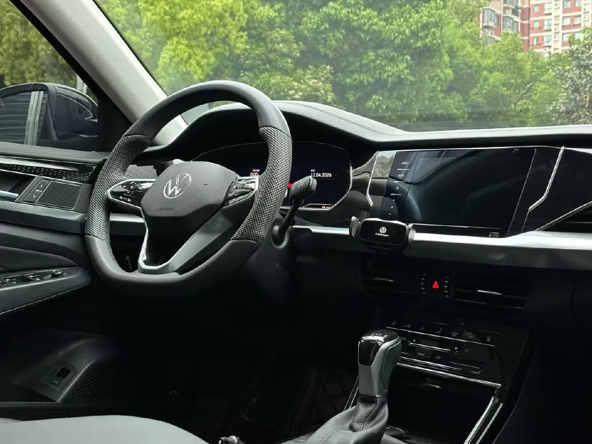 2024 Volkswagen Passat 2.0T 186HP L4 7DCT,autocango,china used car exporter,china ev exporter,chinese used car exporter,chinese used ev exporter