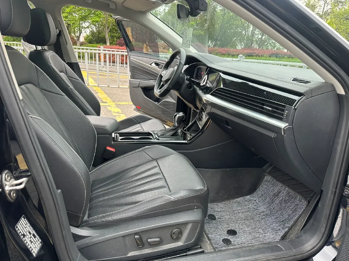 2024 Volkswagen Passat 2.0T 186HP L4 7DCT,autocango,china used car exporter,china ev exporter,chinese used car exporter,chinese used ev exporter