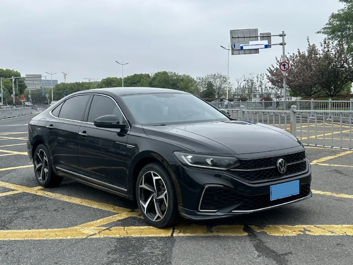 2024 Volkswagen Passat 2.0T 186HP L4 7DCT,autocango,china used car exporter,china ev exporter,chinese used car exporter,chinese used ev exporter