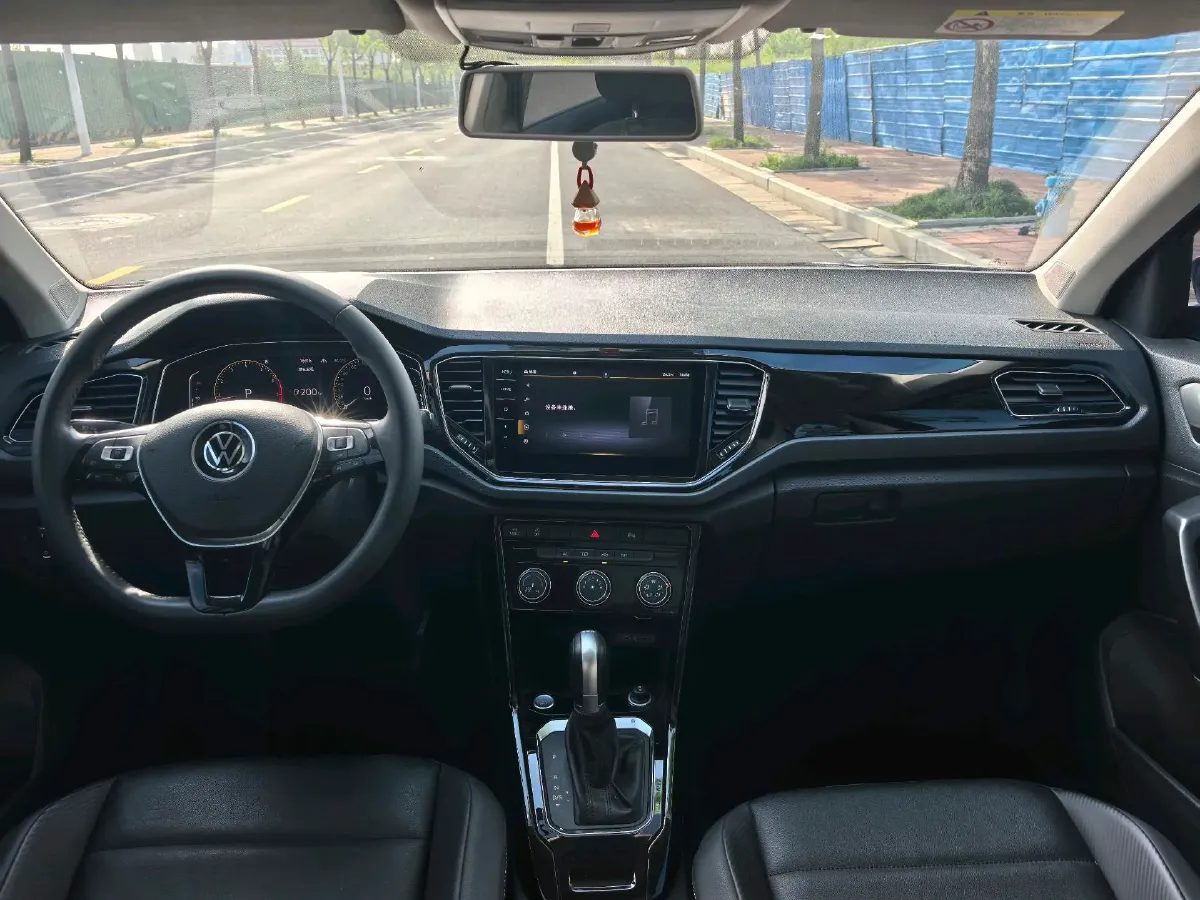 2022 Volkswagen T-Roc 1.4T 150HP L4 7DCT,autocango,china used car exporter,china ev exporter,chinese used car exporter,chinese used ev exporter