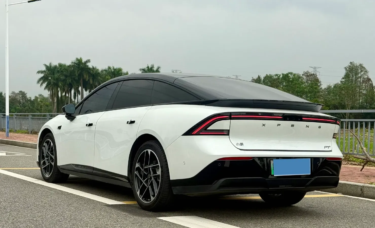 2024 Xpeng P7+ BEV 76.3KWH,autocango,china used car exporter,china ev exporter,chinese used car exporter,chinese used ev exporter