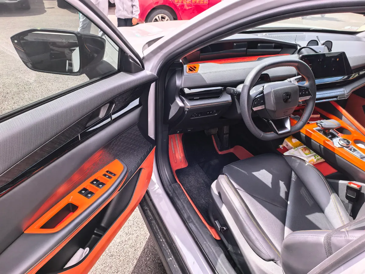 2022 ChangAn UNI-V 1.5T 188HP L4 7DCT,autocango,china used car exporter,china ev exporter,chinese used car exporter,chinese used ev exporter