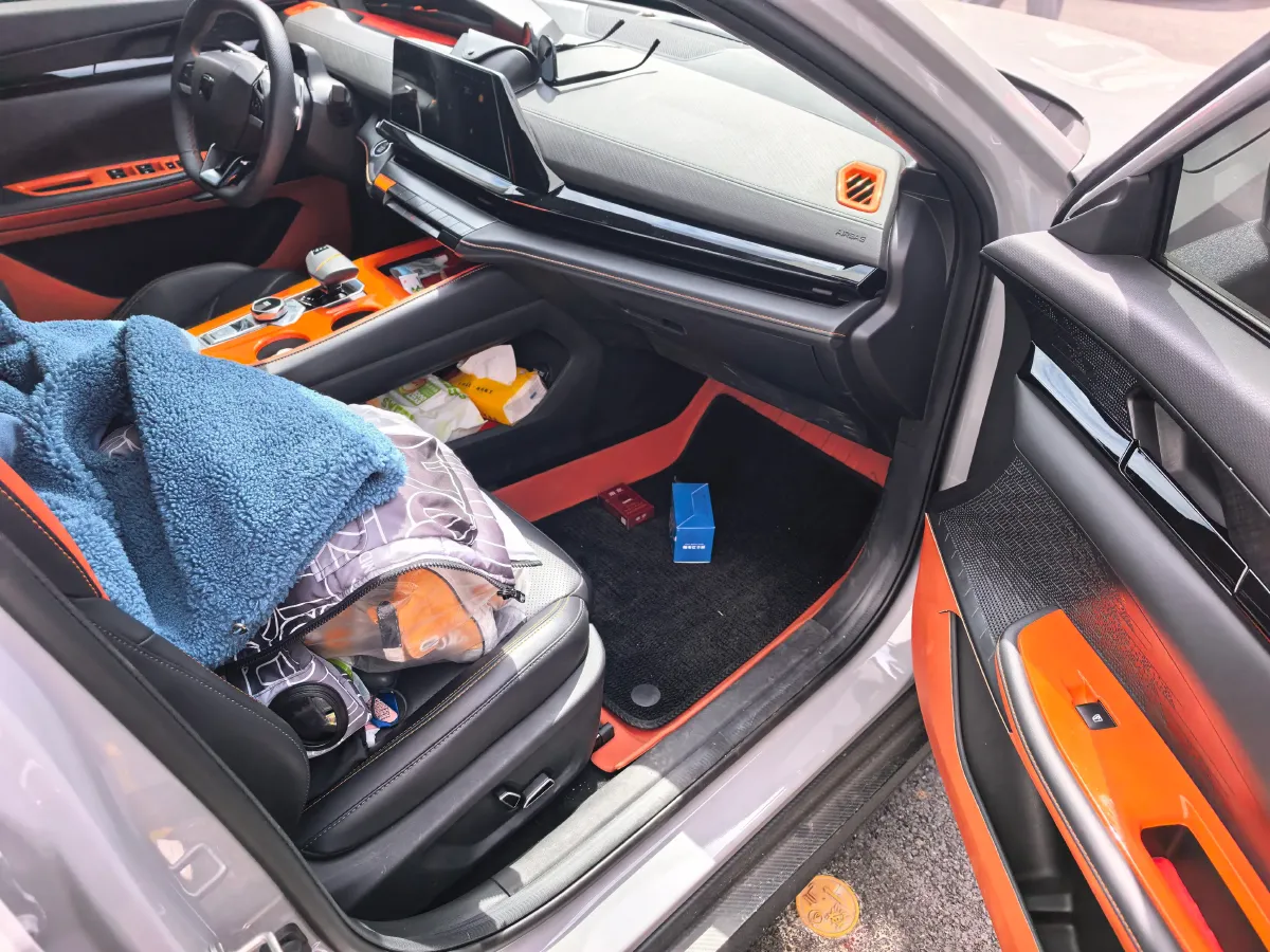 2022 ChangAn UNI-V 1.5T 188HP L4 7DCT,autocango,china used car exporter,china ev exporter,chinese used car exporter,chinese used ev exporter