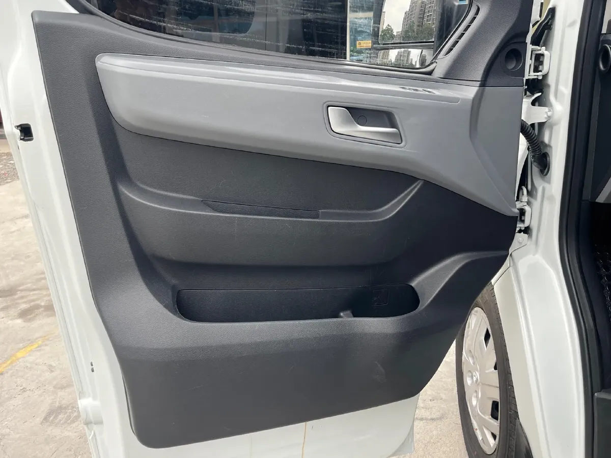 2023 MAXUS XinTu V80 2.0T 139HP L4 6MT,autocango,china used car exporter,china ev exporter,chinese used car exporter,chinese used ev exporter