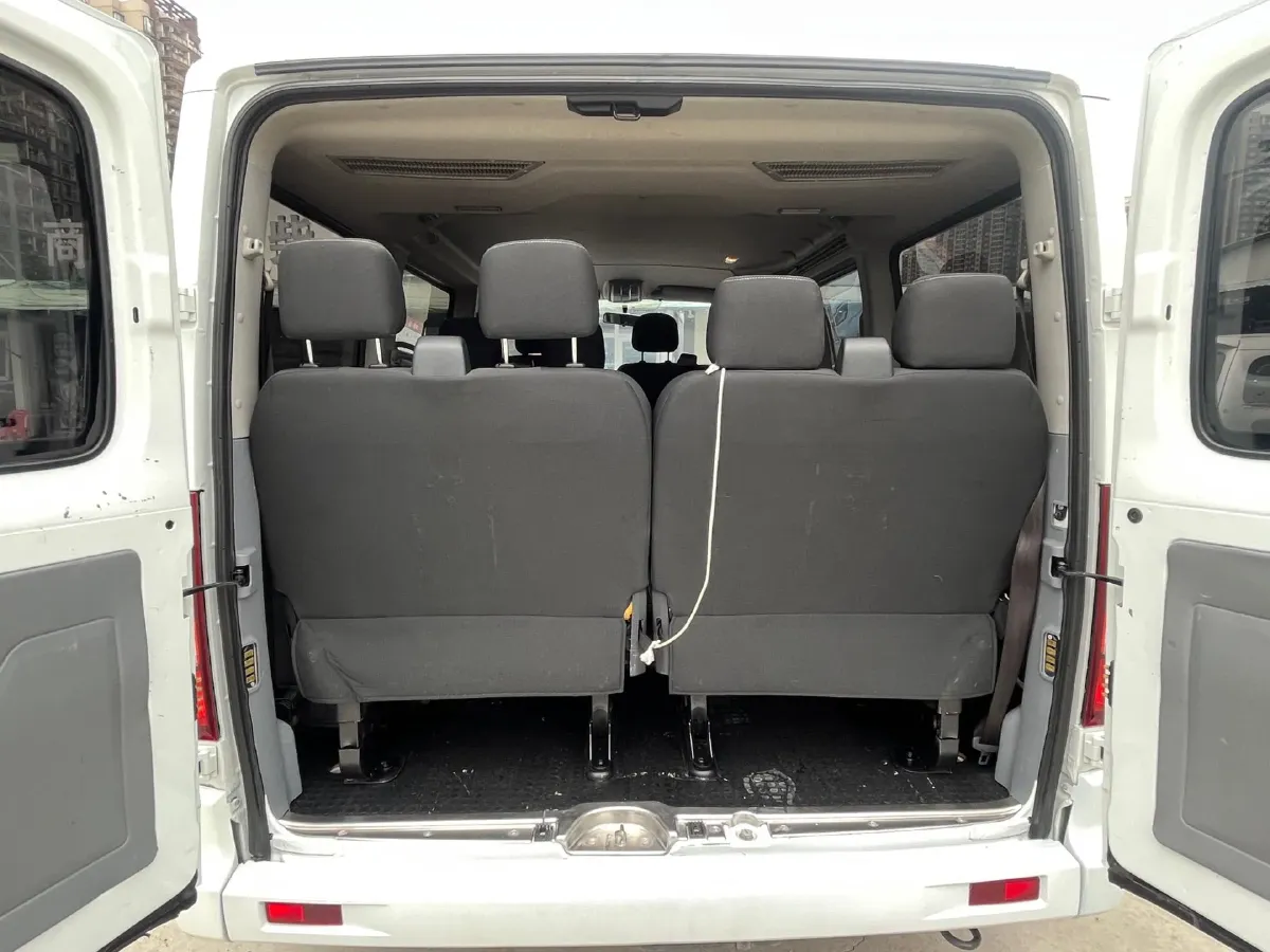 2023 MAXUS XinTu V80 2.0T 139HP L4 6MT,autocango,china used car exporter,china ev exporter,chinese used car exporter,chinese used ev exporter