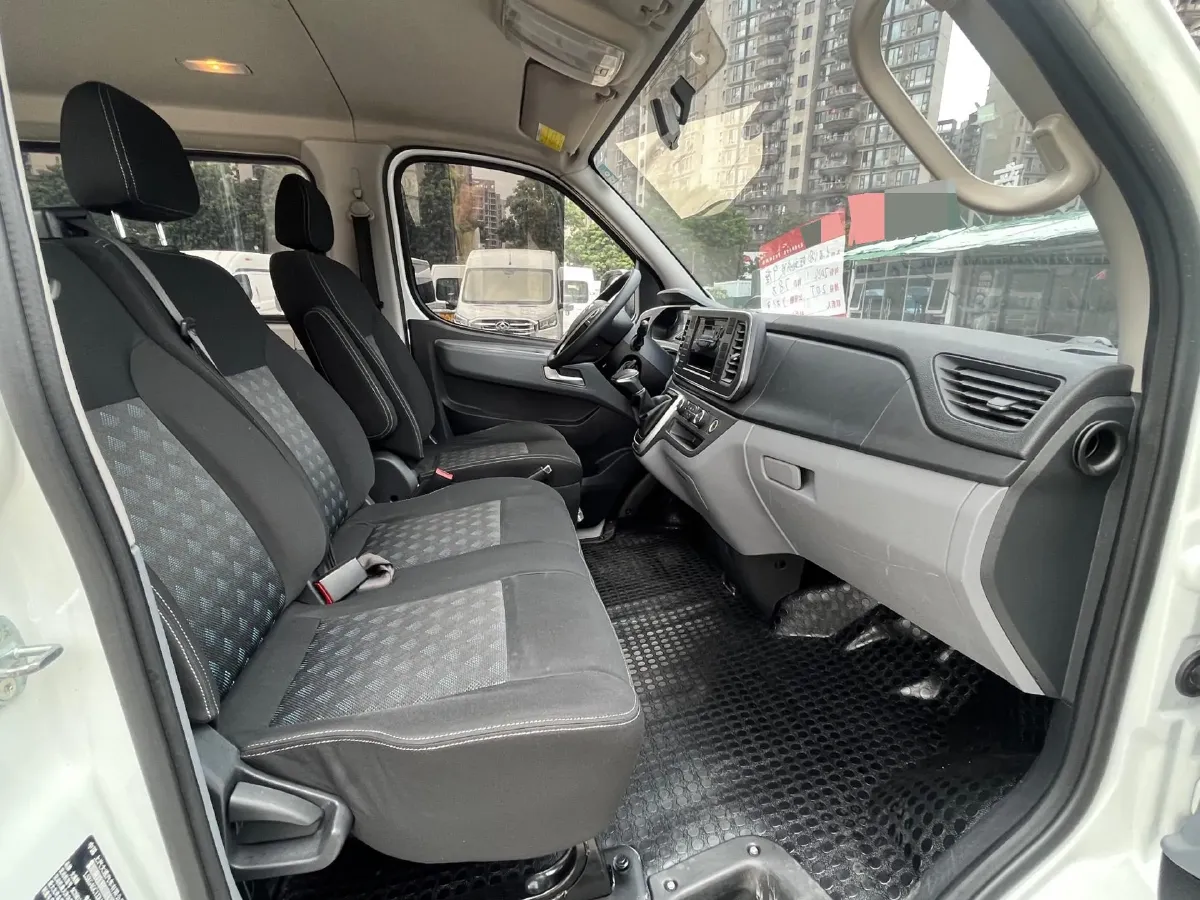 2023 MAXUS XinTu V80 2.0T 139HP L4 6MT,autocango,china used car exporter,china ev exporter,chinese used car exporter,chinese used ev exporter