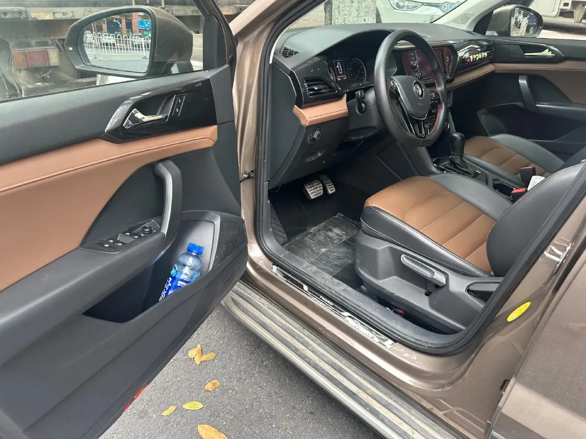 2019 MINI MINI 1.5T 102HP L3 7DCT,autocango,china used car exporter,china ev exporter,chinese used car exporter,chinese used ev exporter