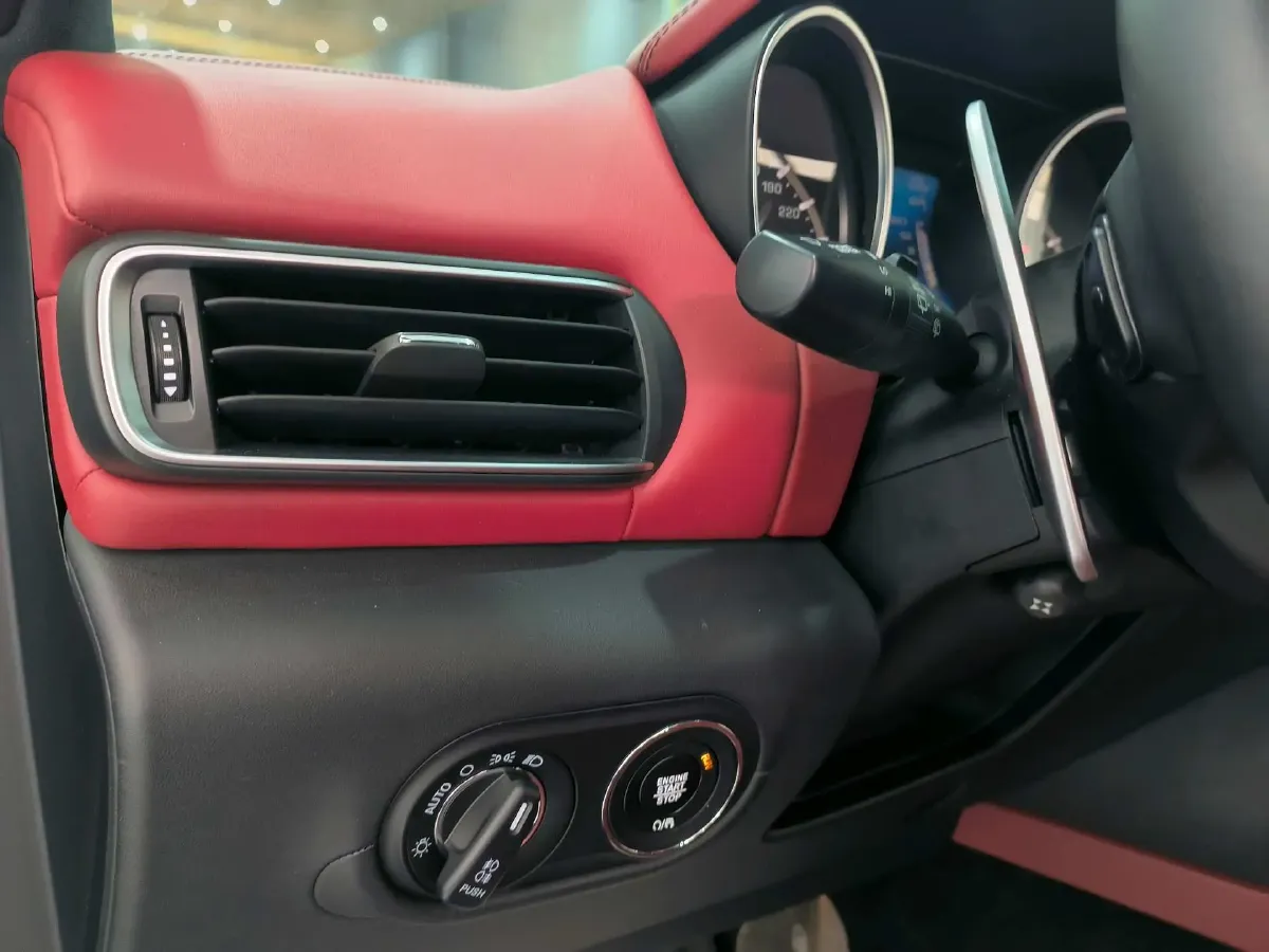 2019 Maserati Levante 3.0T 350HP V6 8AT,autocango,china used car exporter,china ev exporter,chinese used car exporter,chinese used ev exporter