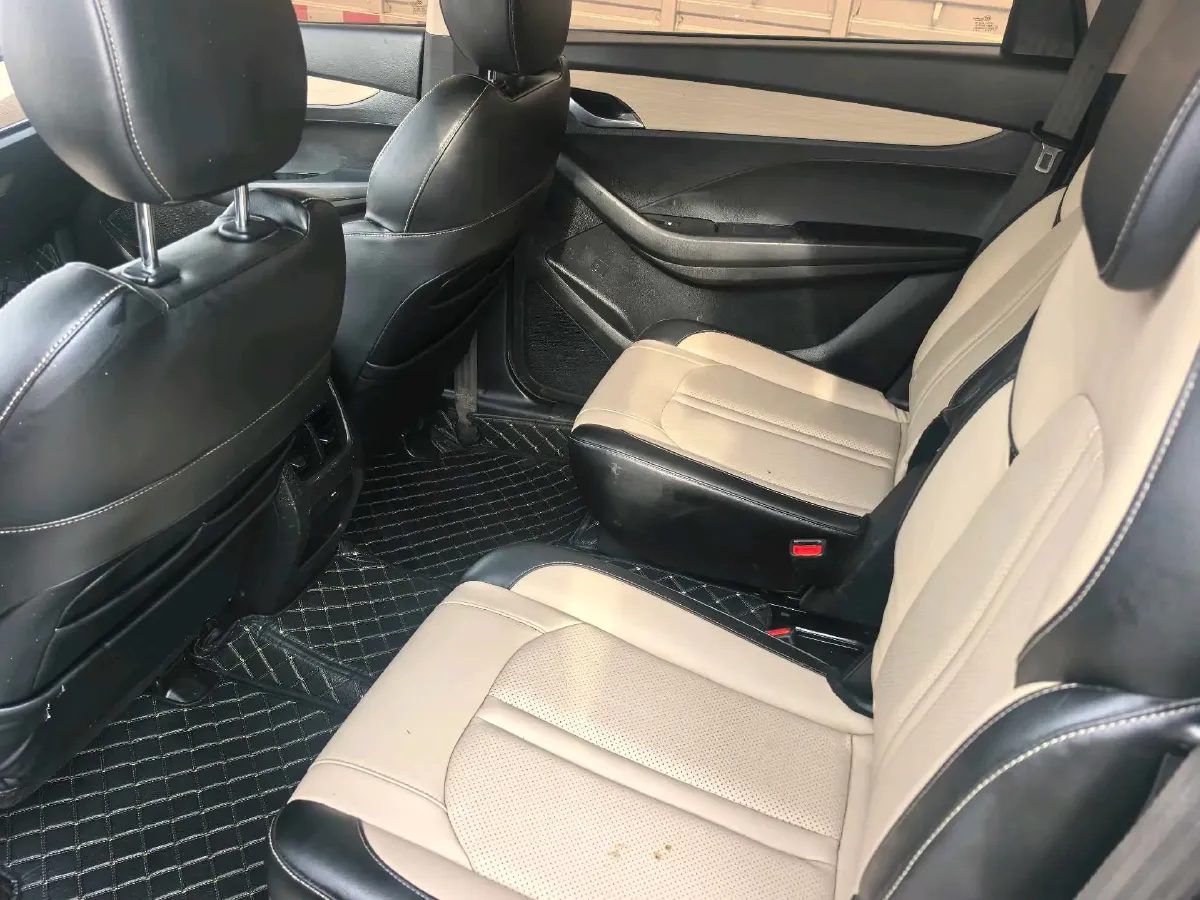 2018 BaoJun 530 1.5T 150HP L4 6MT,autocango,china used car exporter,china ev exporter,chinese used car exporter,chinese used ev exporter