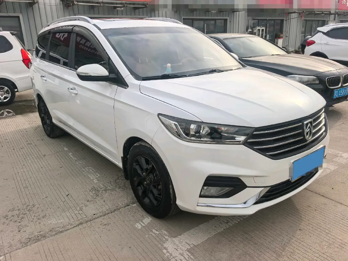 2018 BaoJun 530 1.5T 150HP L4 6MT,autocango,china used car exporter,china ev exporter,chinese used car exporter,chinese used ev exporter