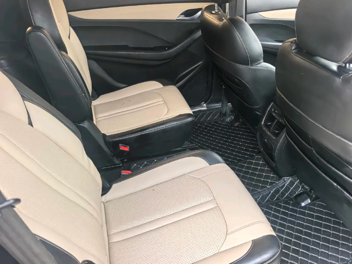 2018 BaoJun 530 1.5T 150HP L4 6MT,autocango,china used car exporter,china ev exporter,chinese used car exporter,chinese used ev exporter