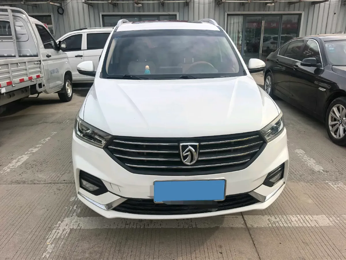 2018 BaoJun 530 1.5T 150HP L4 6MT,autocango,china used car exporter,china ev exporter,chinese used car exporter,chinese used ev exporter