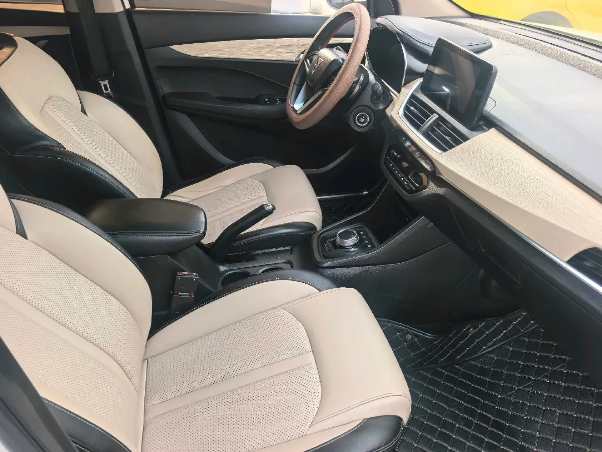 2018 BaoJun 530 1.5T 150HP L4 6MT,autocango,china used car exporter,china ev exporter,chinese used car exporter,chinese used ev exporter