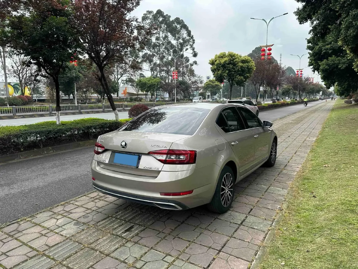2018 Skoda Octavia 1.2T 116HP L4 7DCT,autocango,china used car exporter,china ev exporter,chinese used car exporter,chinese used ev exporter