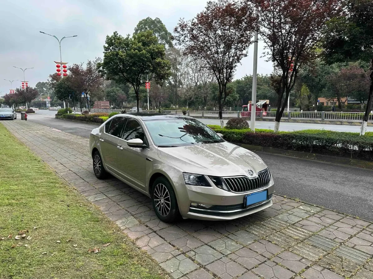 2018 Skoda Octavia 1.2T 116HP L4 7DCT,autocango,china used car exporter,china ev exporter,chinese used car exporter,chinese used ev exporter