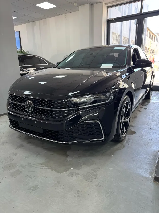 2024 Volkswagen Passat 2.0T 186HP L4 7DCT,autocango,china used car exporter,china ev exporter,chinese used car exporter,chinese used ev exporter