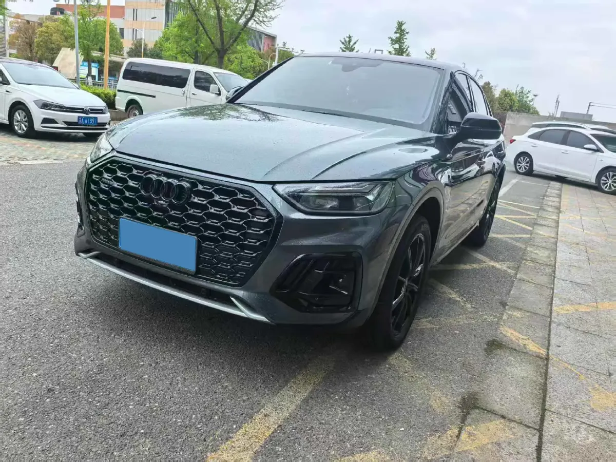 2024 Audi Q5L Sportback 2.0T 190HP L4 7DCT,autocango,china used car exporter,china ev exporter,chinese used car exporter,chinese used ev exporter
