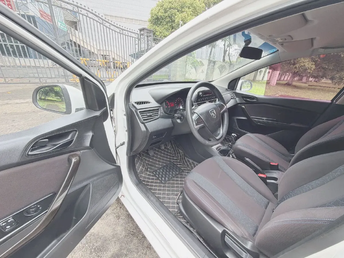 2020 BaoJun 310 1.2L 80HP L4 5MT,autocango,china used car exporter,china ev exporter,chinese used car exporter,chinese used ev exporter