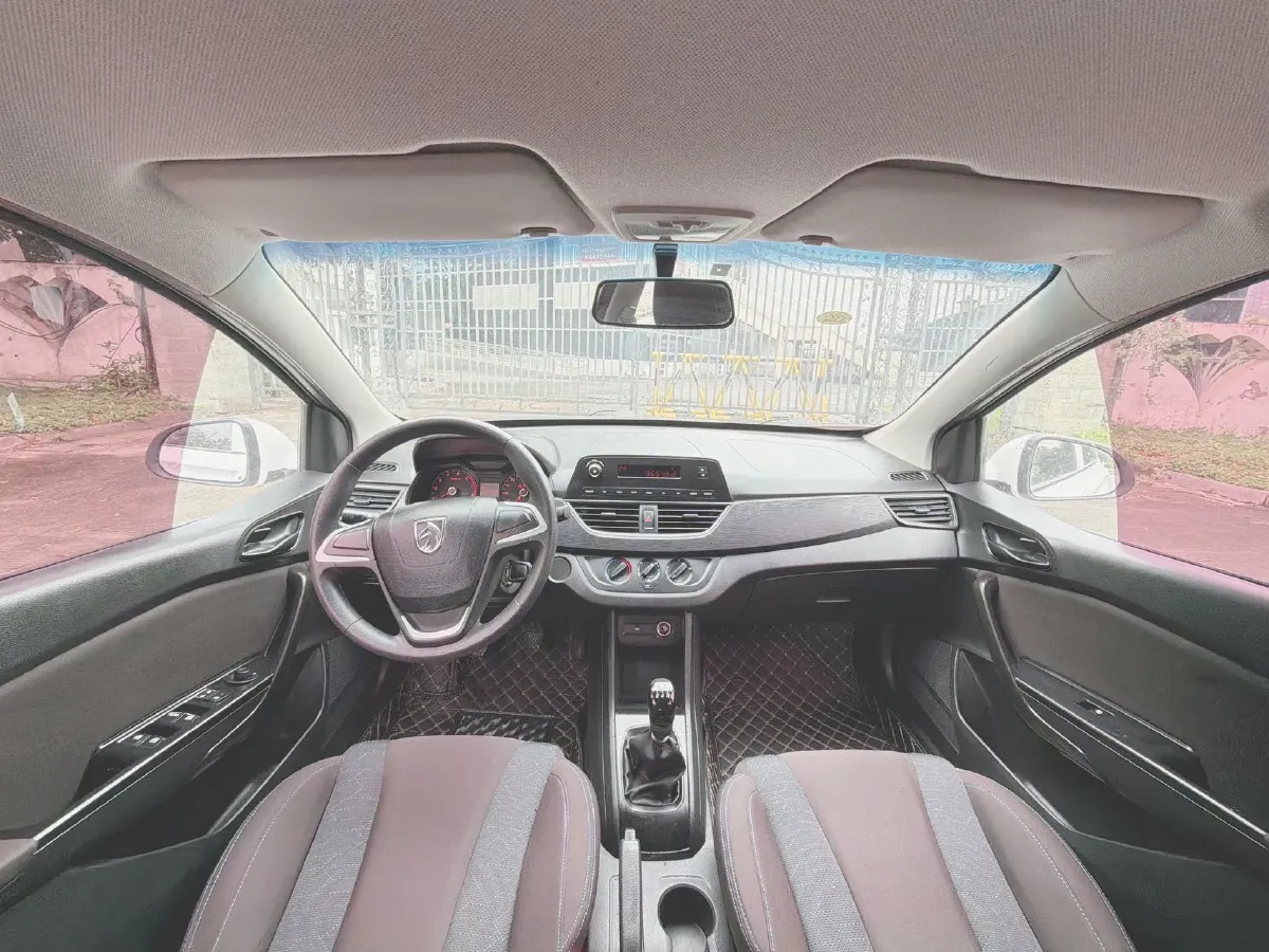 2020 BaoJun 310 1.2L 80HP L4 5MT,autocango,china used car exporter,china ev exporter,chinese used car exporter,chinese used ev exporter