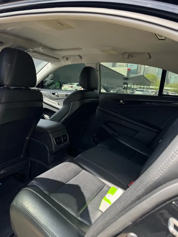 2018 HongQi H7 2.0T 204HP L4 6AT,autocango,china used car exporter,china ev exporter,chinese used car exporter,chinese used ev exporter