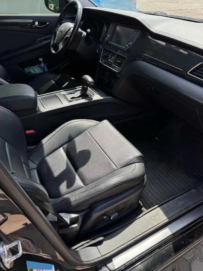 2018 HongQi H7 2.0T 204HP L4 6AT,autocango,china used car exporter,china ev exporter,chinese used car exporter,chinese used ev exporter