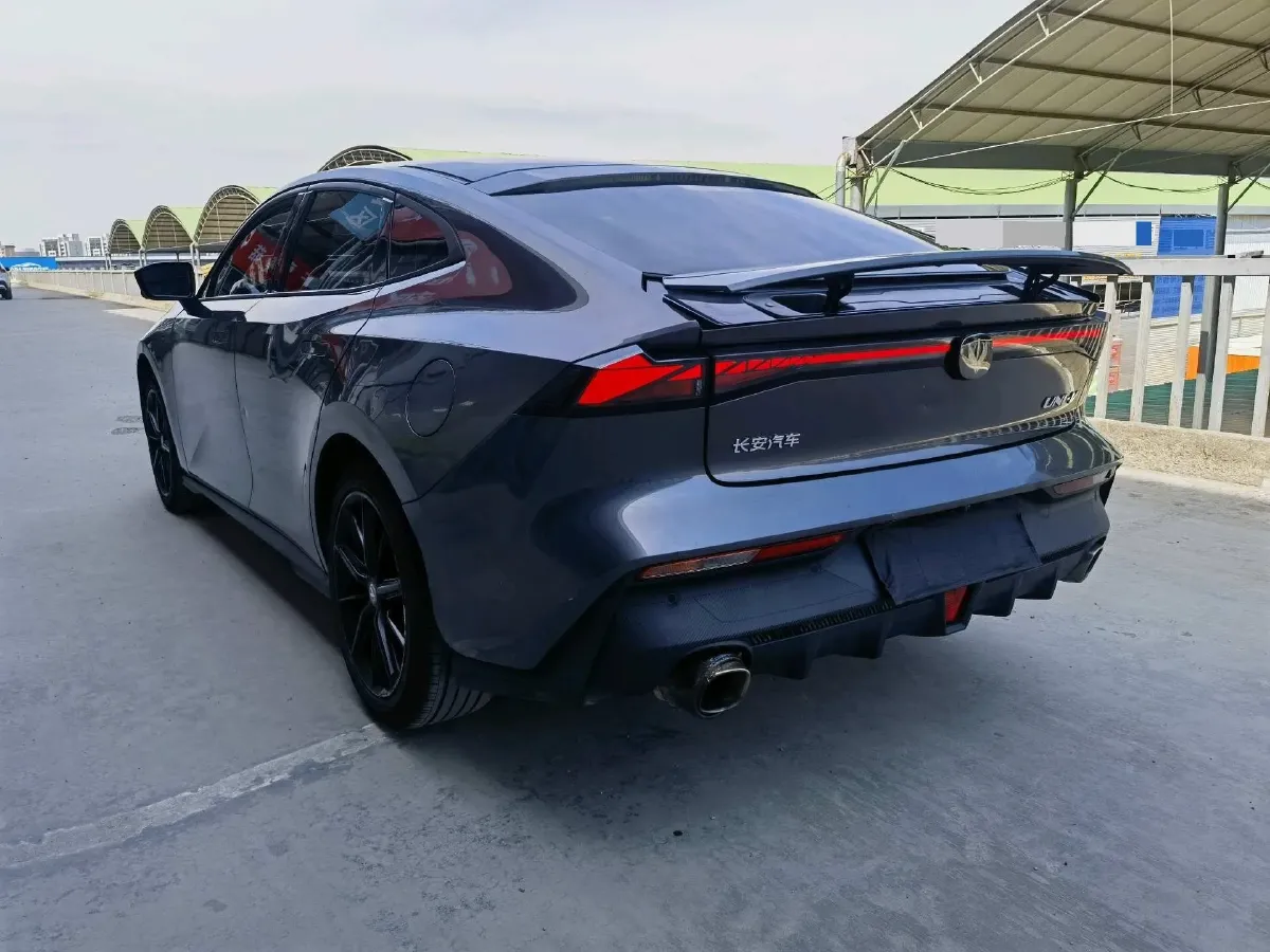 2022 ChangAn UNI-V 1.5T 188HP L4 7DCT,autocango,china used car exporter,china ev exporter,chinese used car exporter,chinese used ev exporter