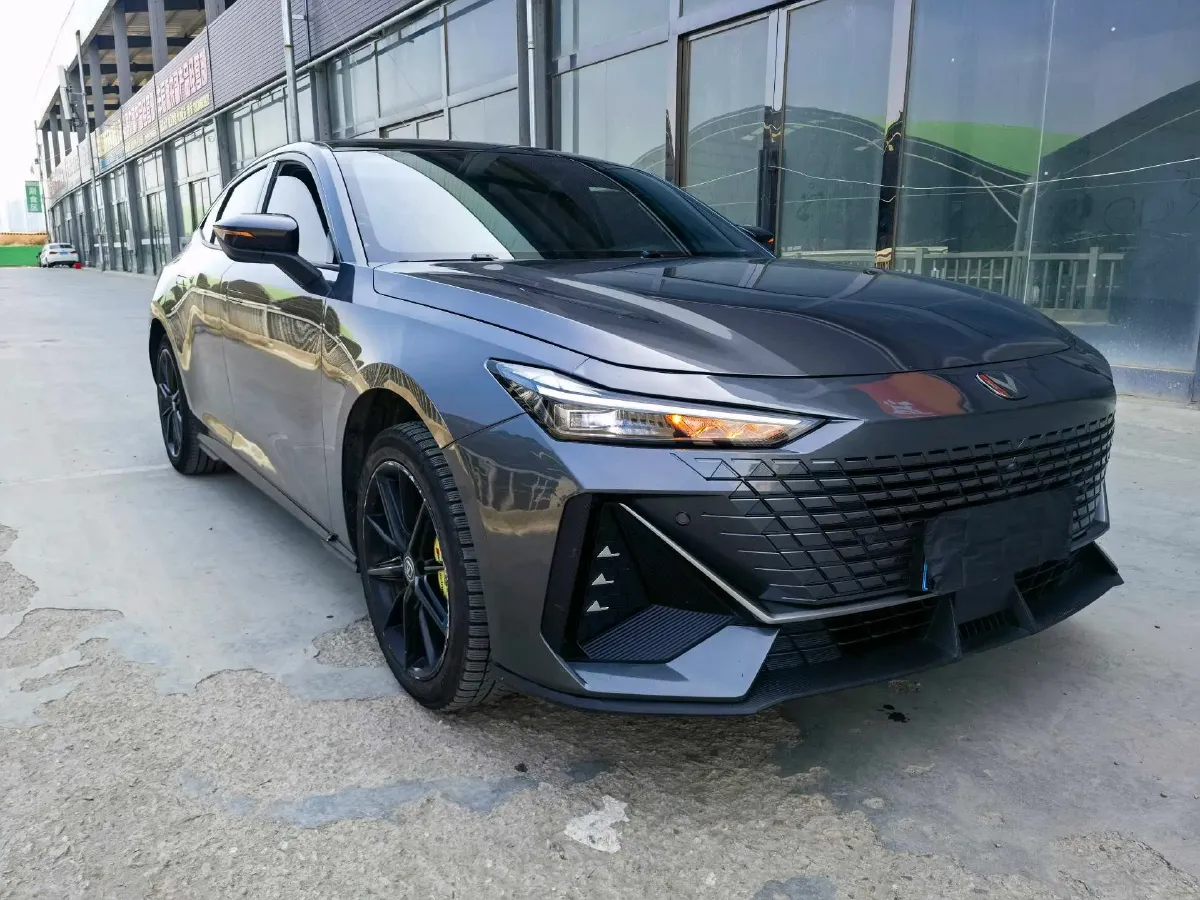 2022 ChangAn UNI-V 1.5T 188HP L4 7DCT,autocango,china used car exporter,china ev exporter,chinese used car exporter,chinese used ev exporter