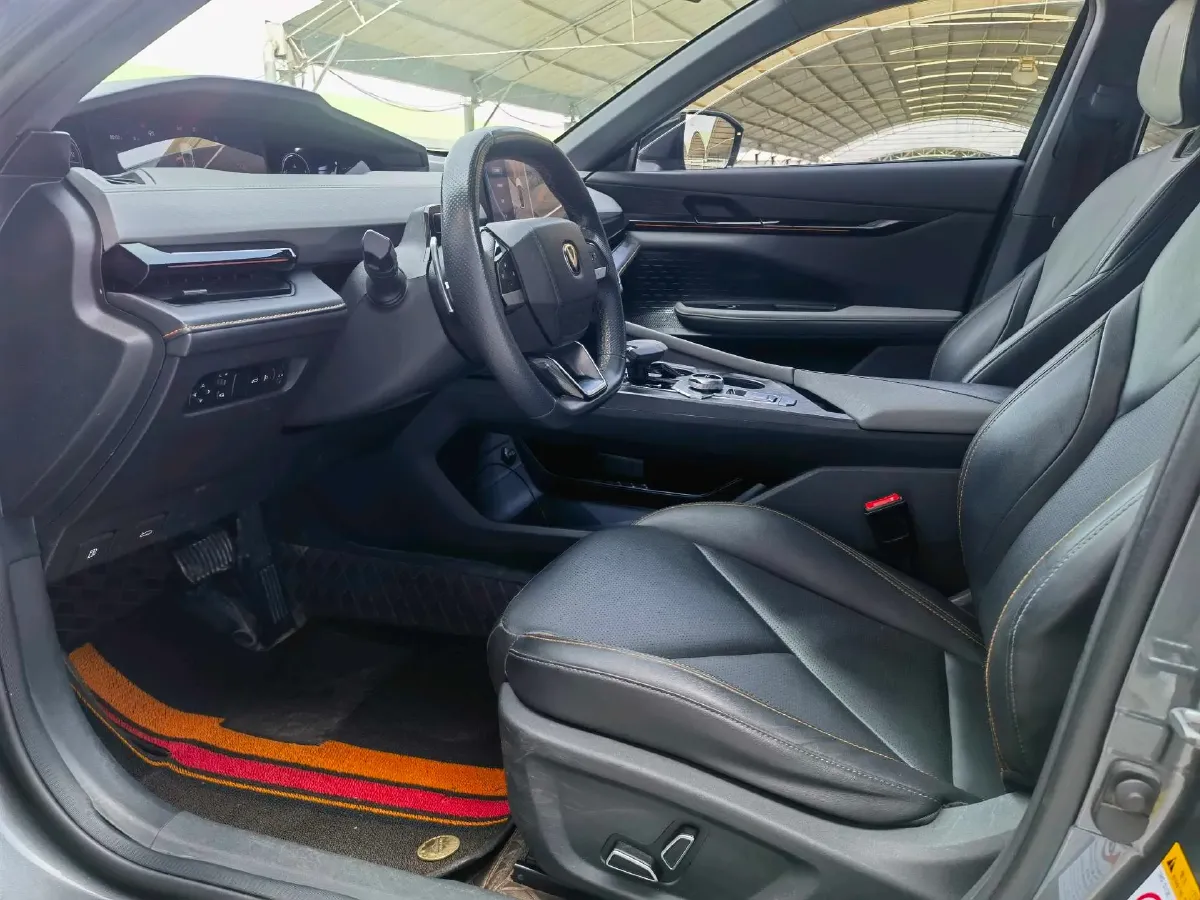 2022 ChangAn UNI-V 1.5T 188HP L4 7DCT,autocango,china used car exporter,china ev exporter,chinese used car exporter,chinese used ev exporter