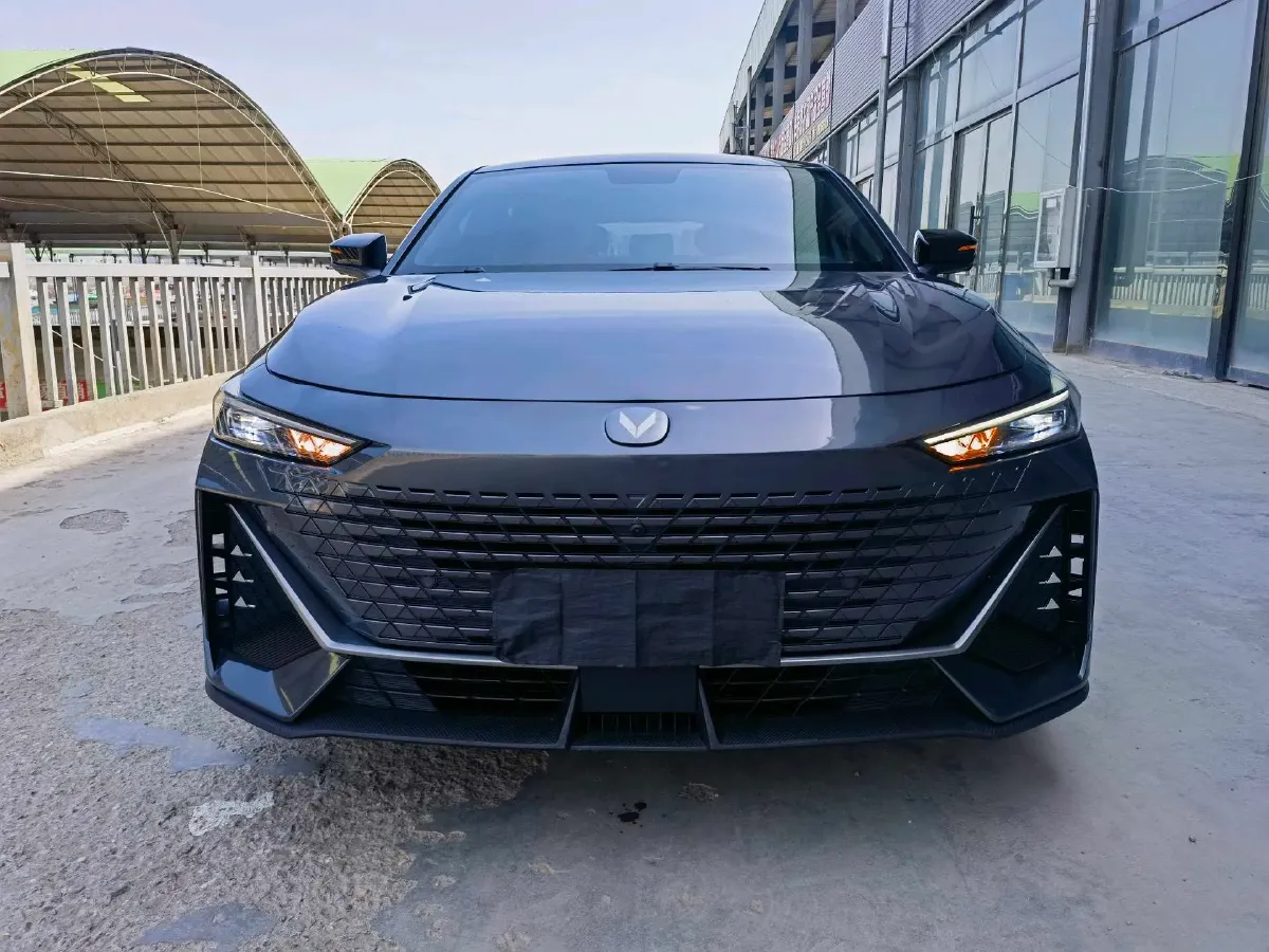 2022 ChangAn UNI-V 1.5T 188HP L4 7DCT,autocango,china used car exporter,china ev exporter,chinese used car exporter,chinese used ev exporter